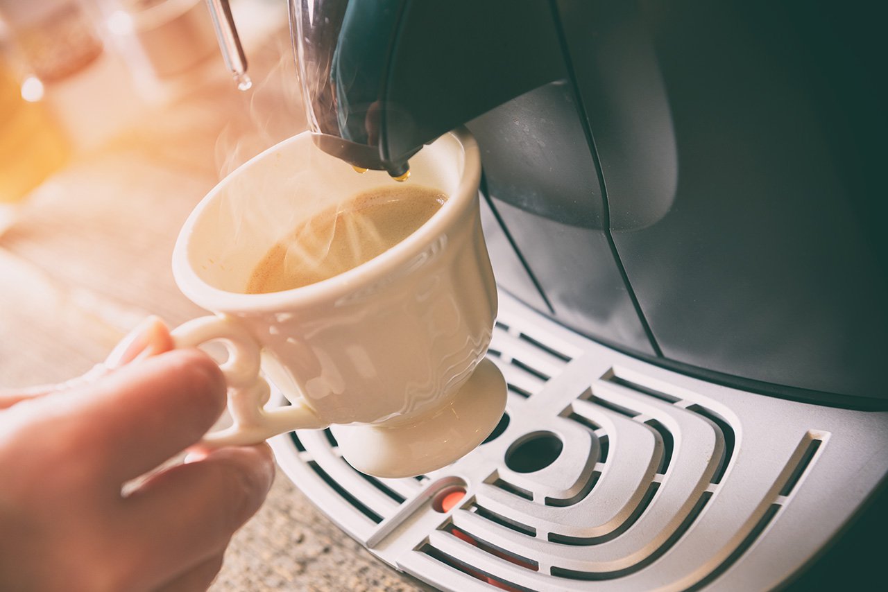 Coffee-machine-and-cup